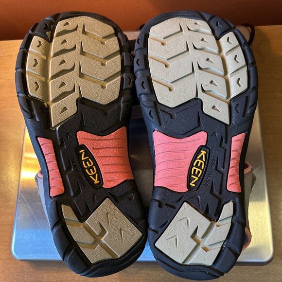 Keen Water Shoes - Pink & Gray - Girls Size 5 - Hiking Sport Sandals EUC - Picture 9 of 10